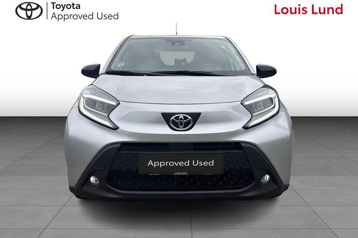 Sølv Toyota Aygo X fra 2023