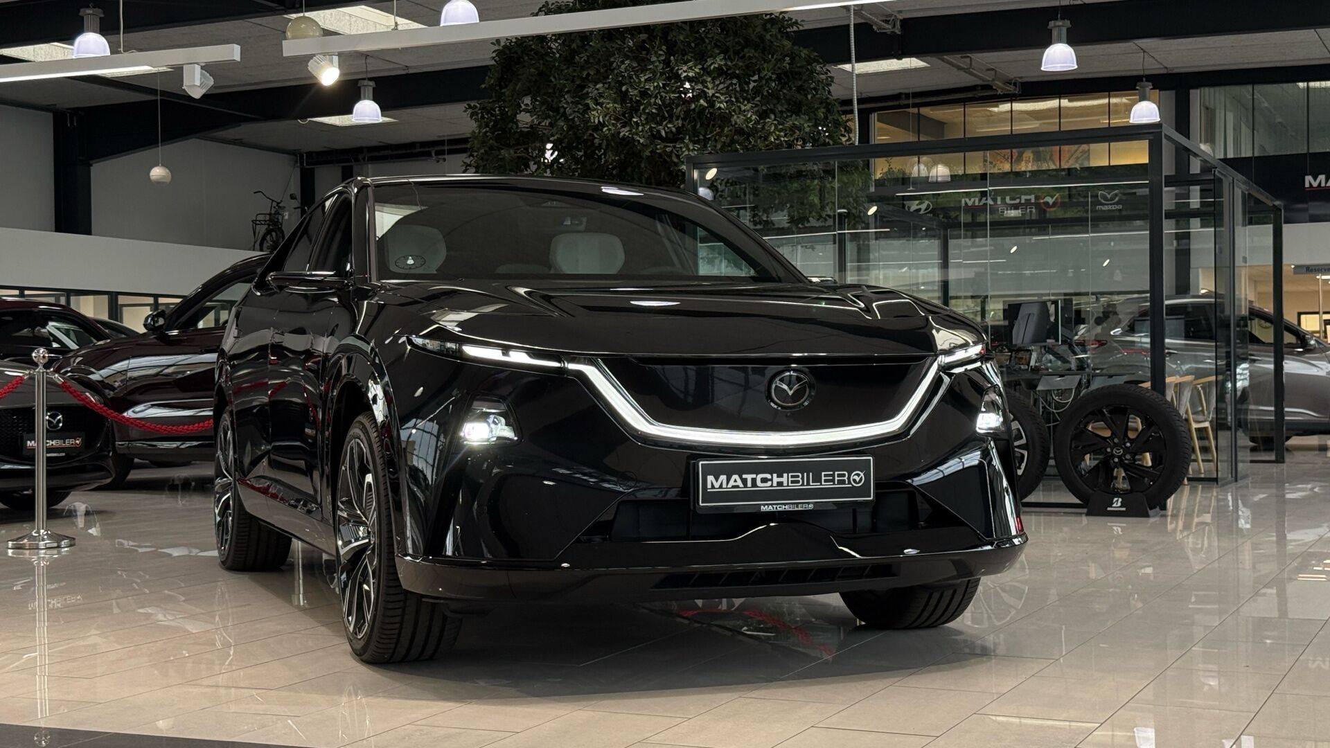 Sort Mazda CX-6e fra 2026