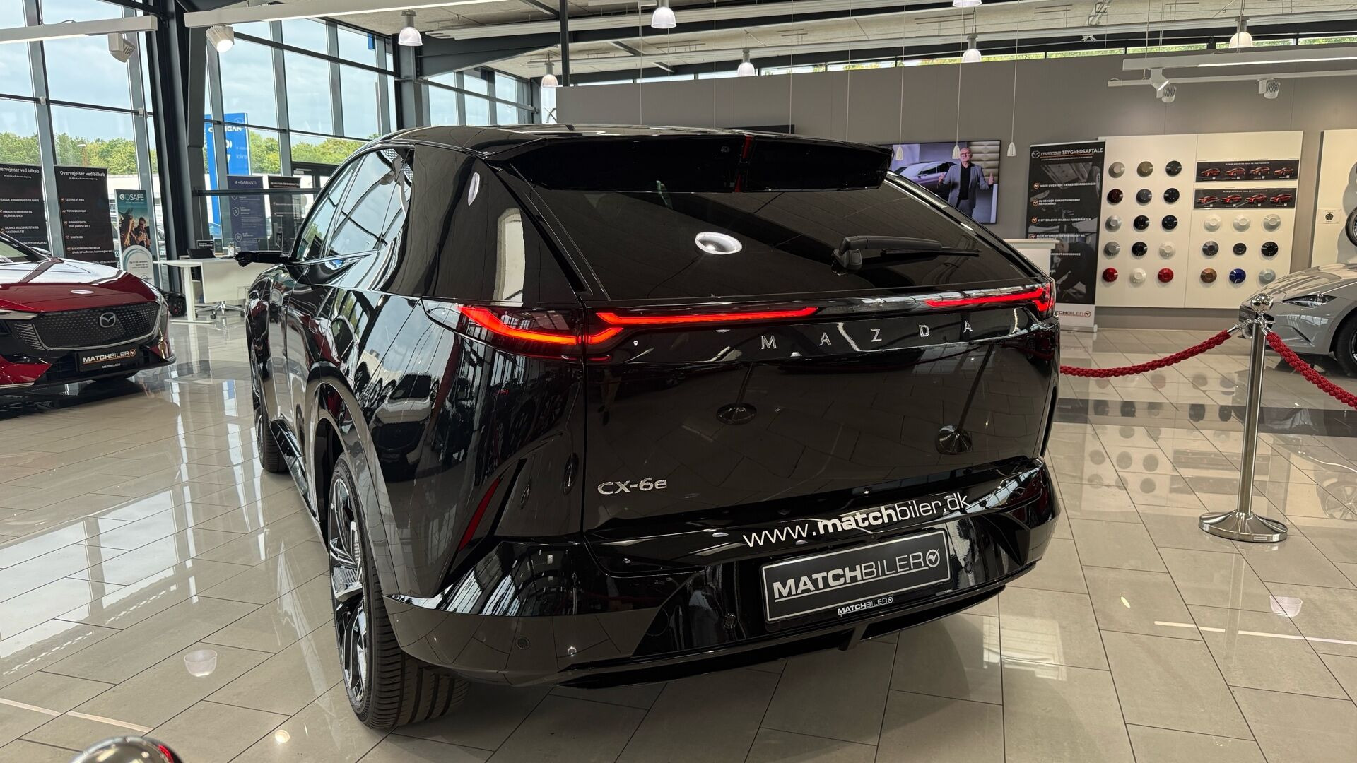 Sort Mazda CX-6e fra 2026