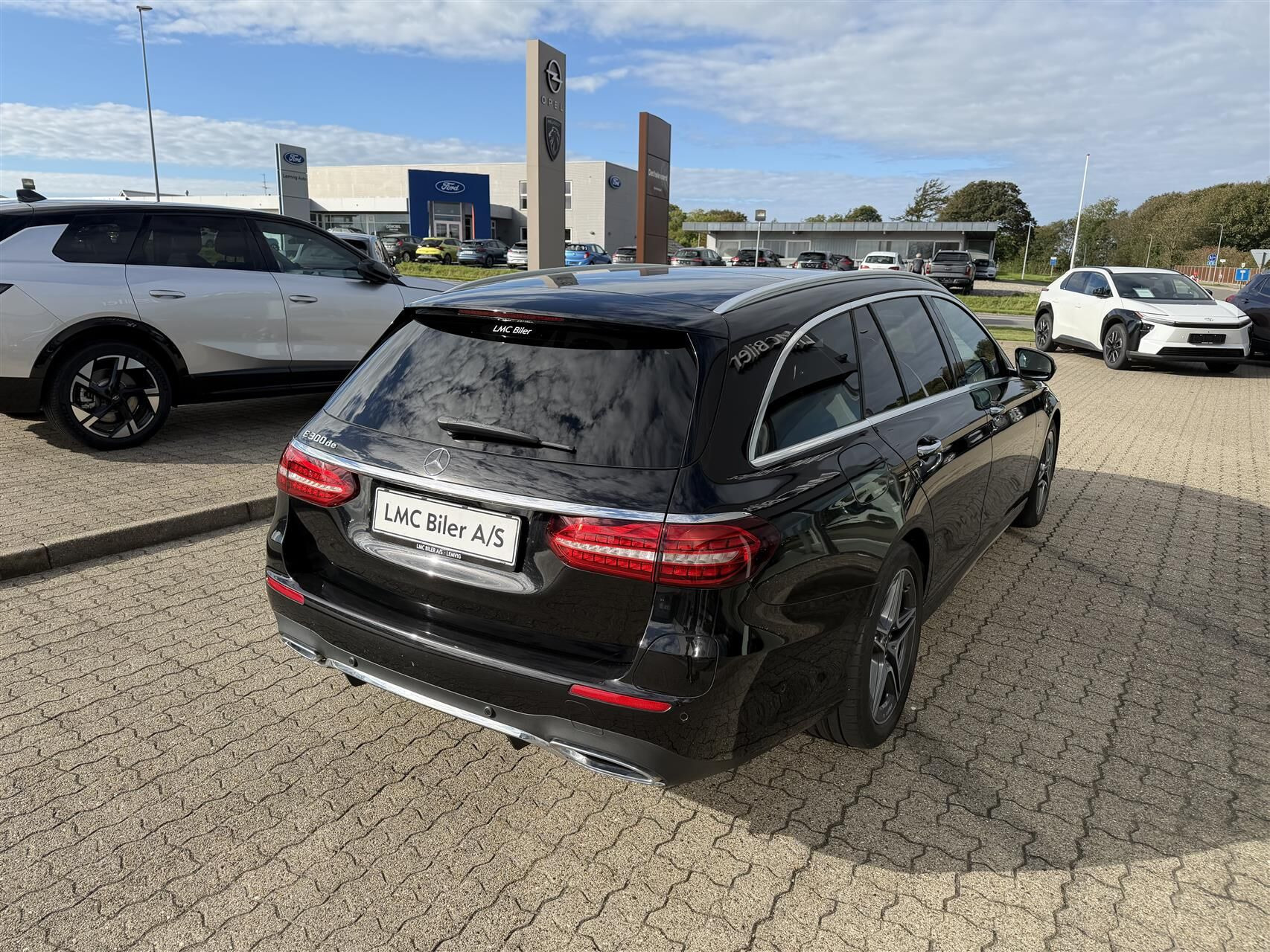 Sort Mercedes E300 de fra 2020