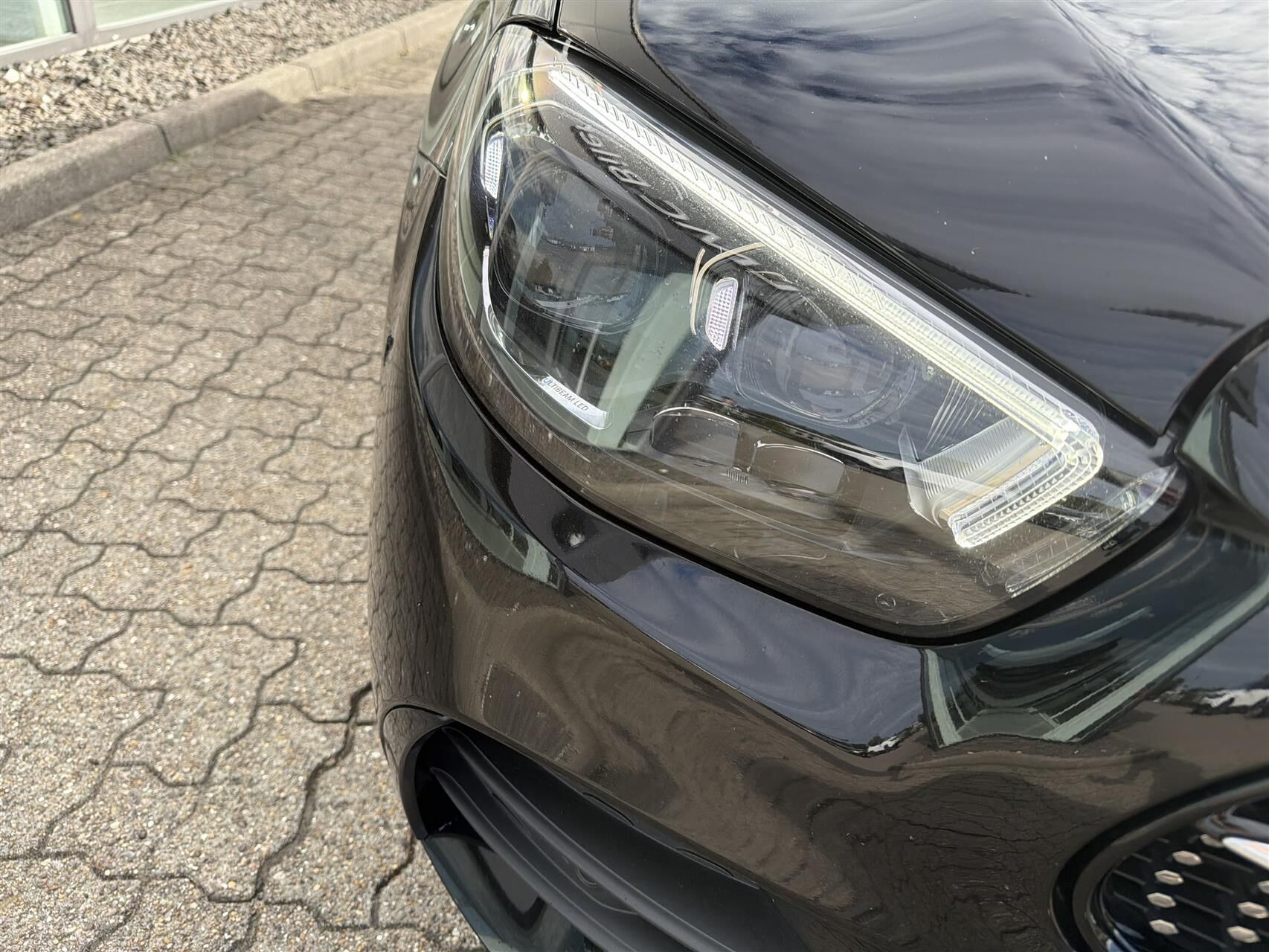 Sort Mercedes E300 de fra 2020