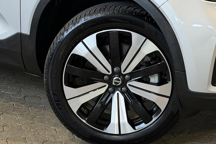 Grå Volvo C40 fra 2023