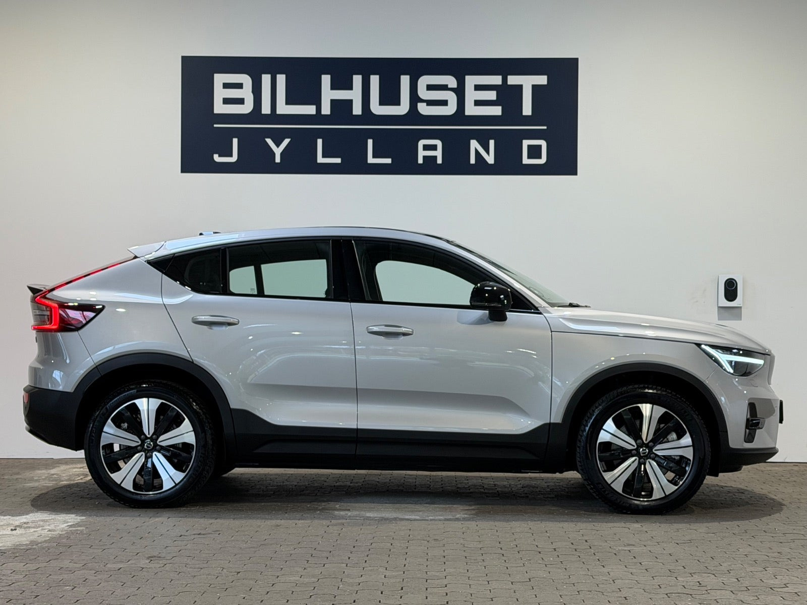 Grå Volvo C40 fra 2023