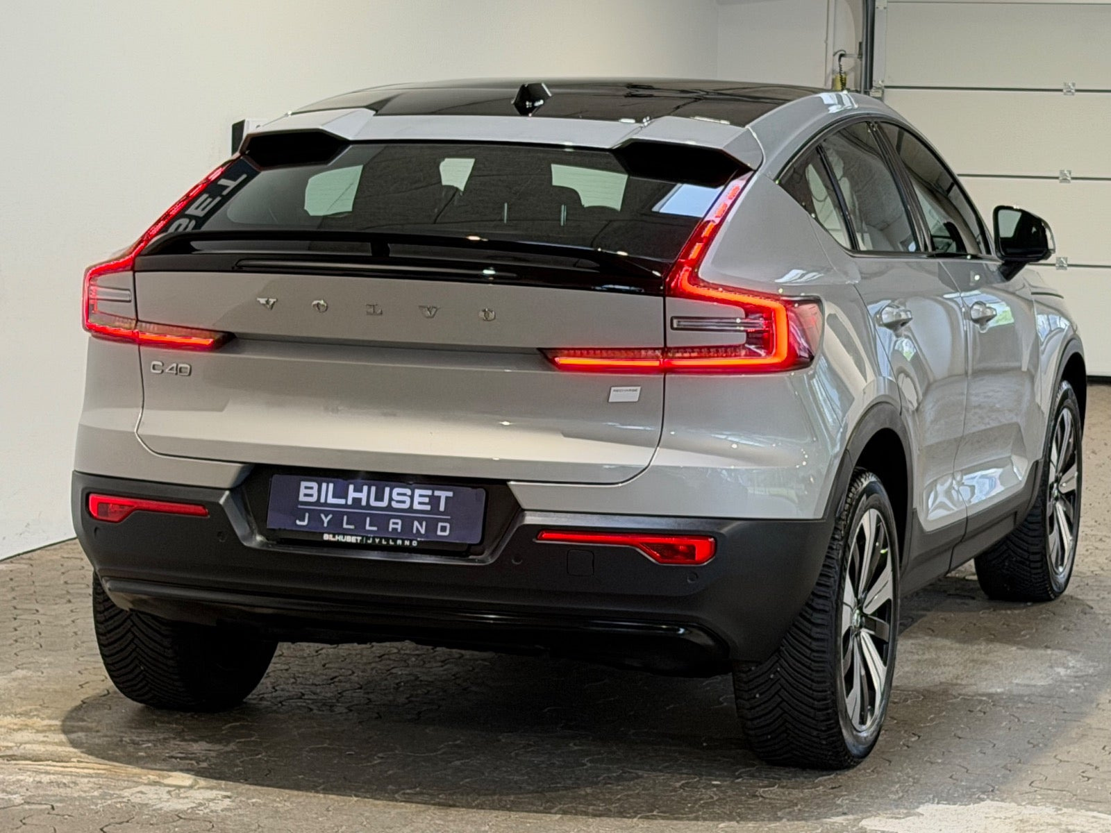 Grå Volvo C40 fra 2023