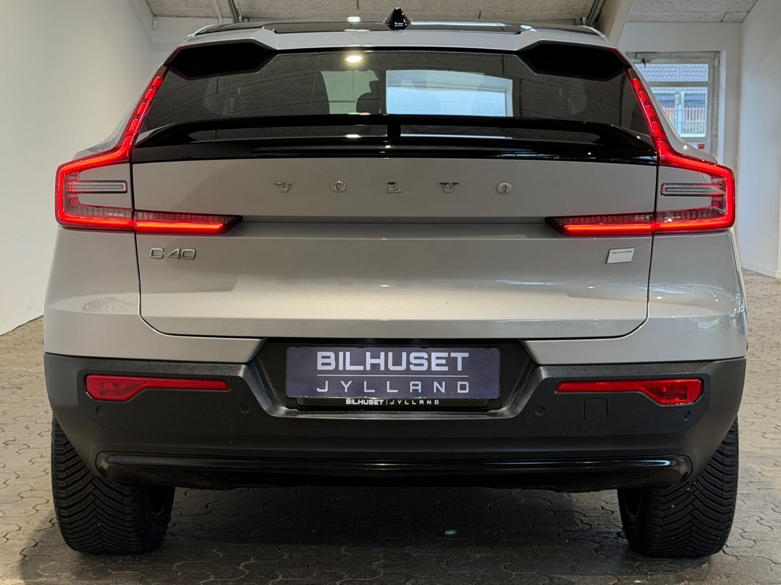 Grå Volvo C40 fra 2023
