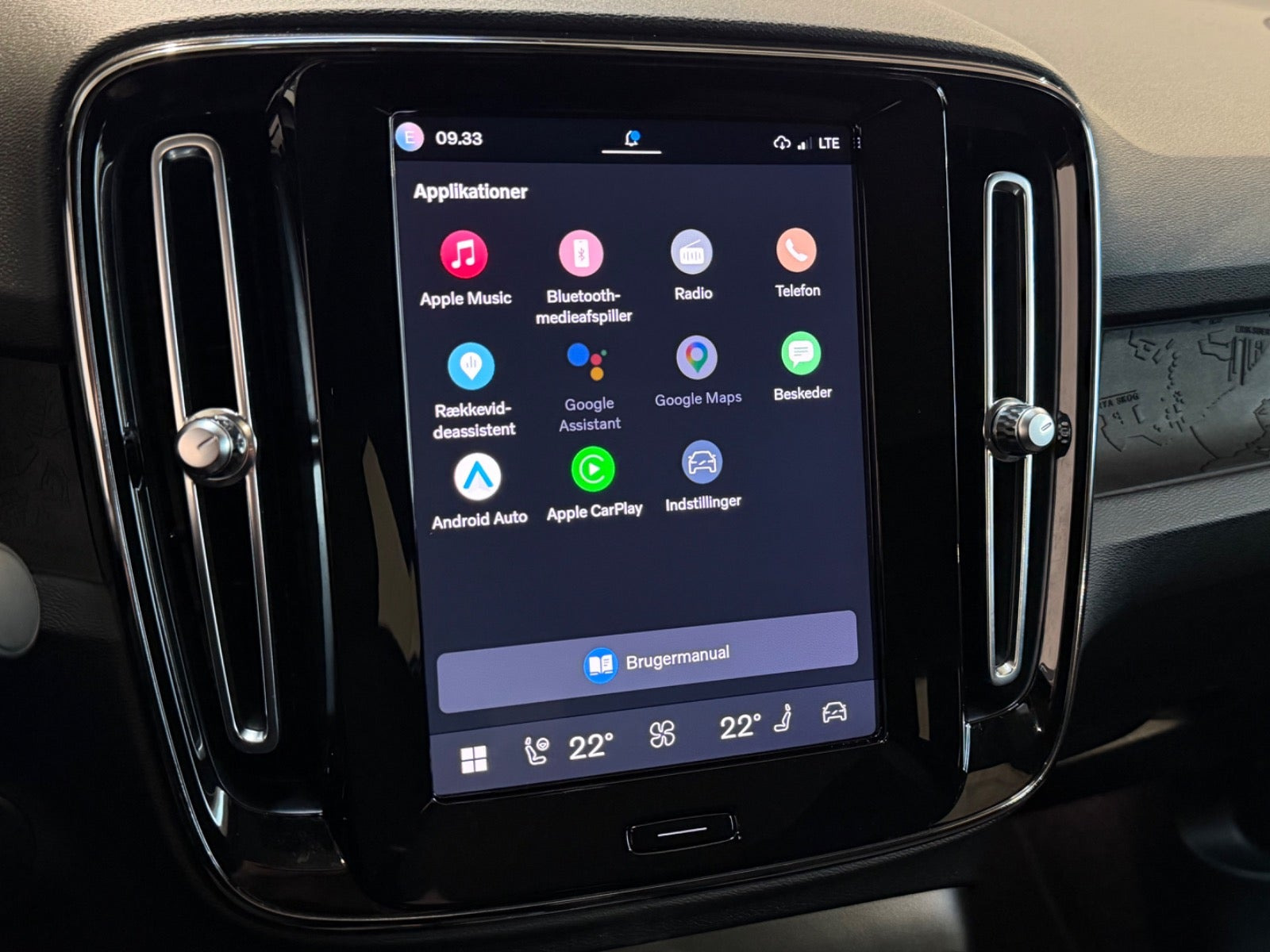 Grå Volvo C40 fra 2023