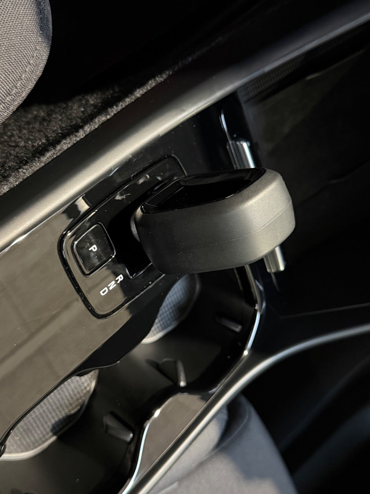 Grå Volvo C40 fra 2023