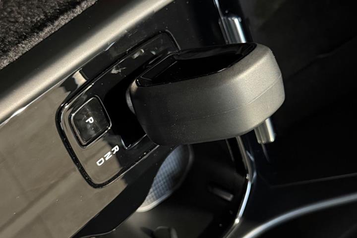 Grå Volvo C40 fra 2023