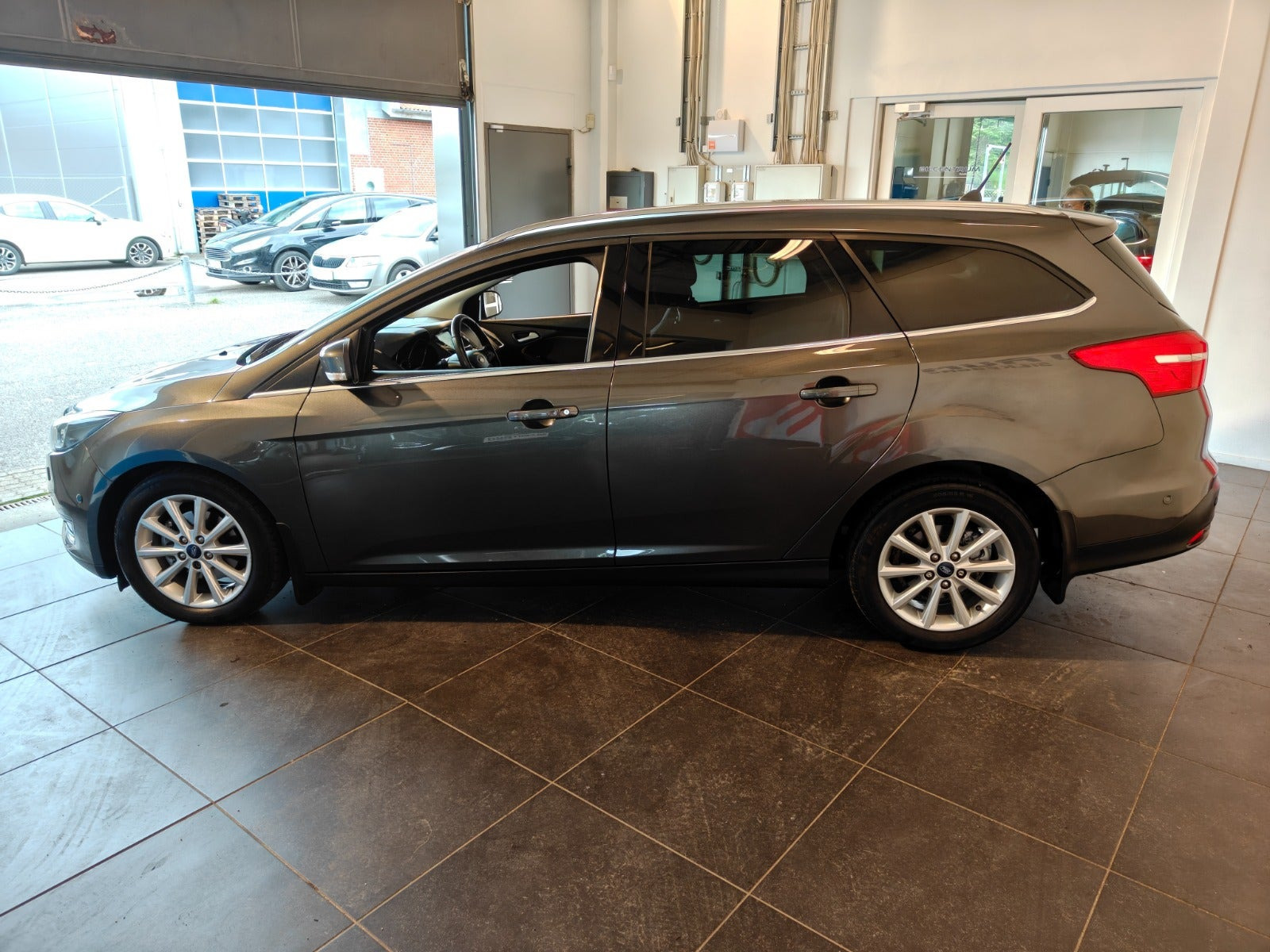 Grå Ford Focus fra 2017