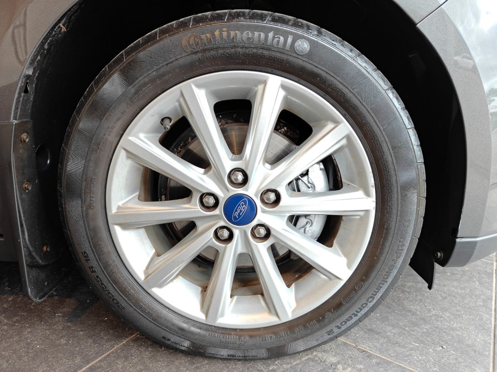 Grå Ford Focus fra 2017