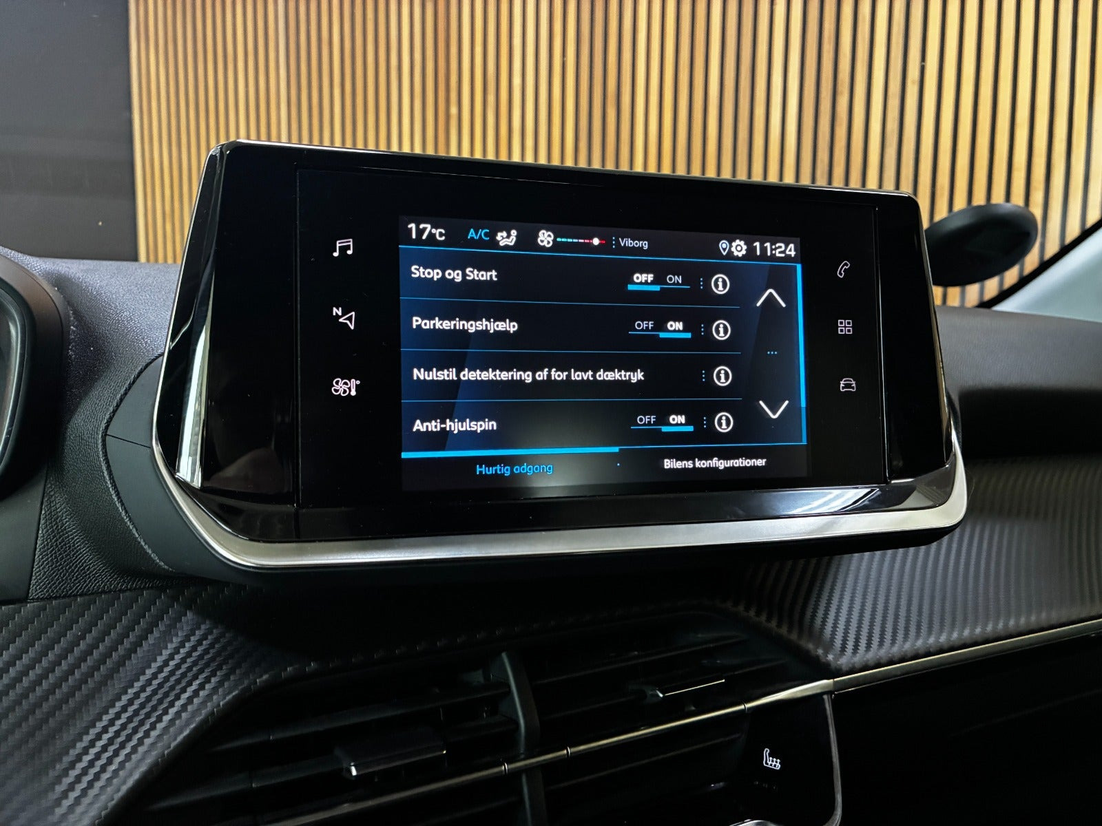 Grå Peugeot 208 fra 2023