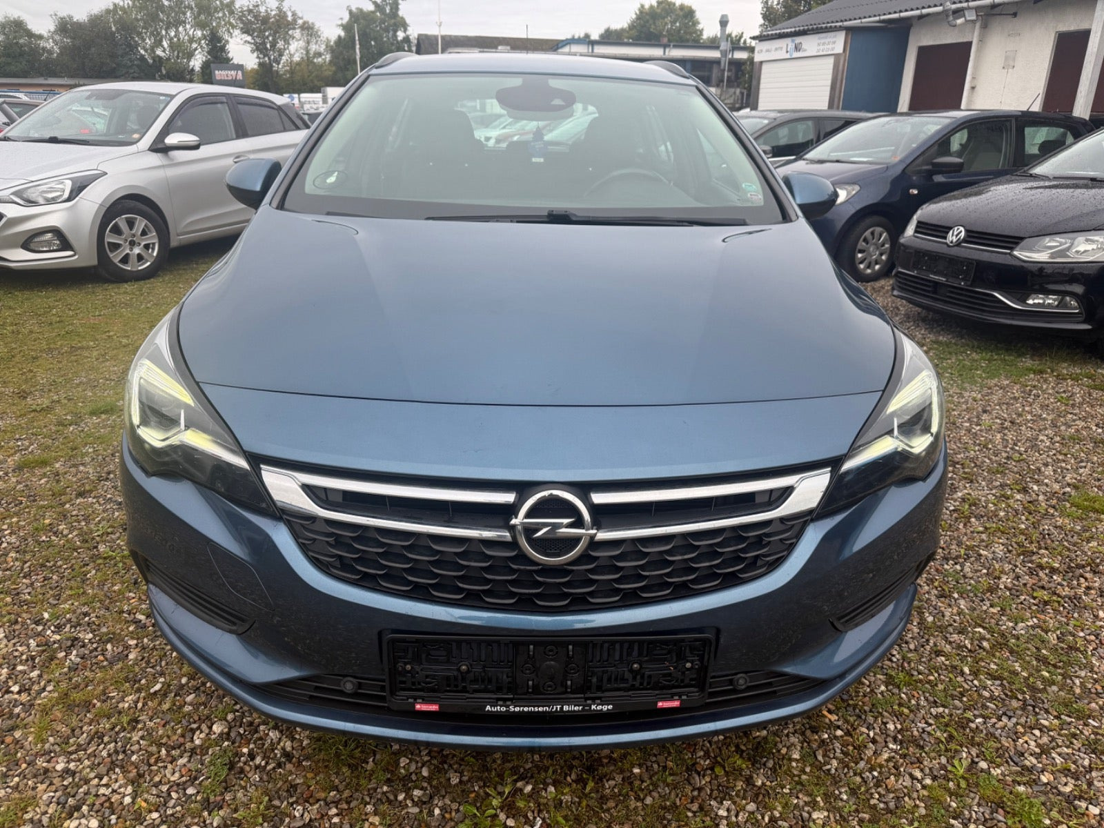 Blå Opel Astra fra 2017