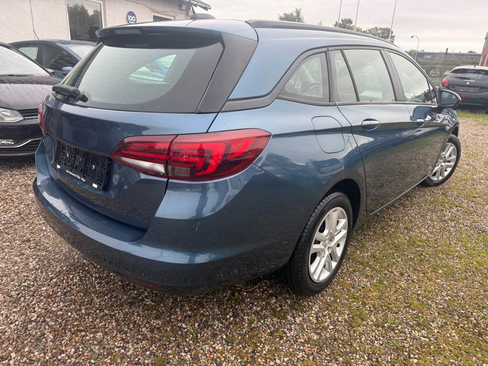 Blå Opel Astra fra 2017