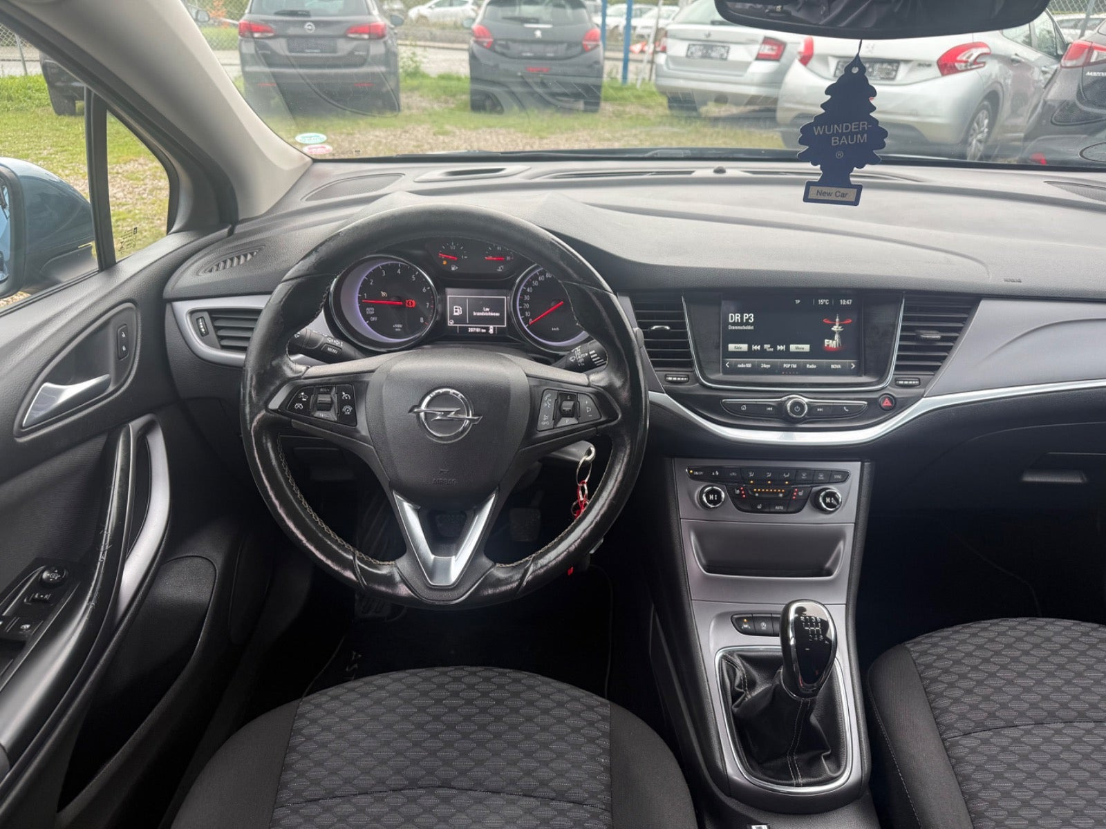 Blå Opel Astra fra 2017