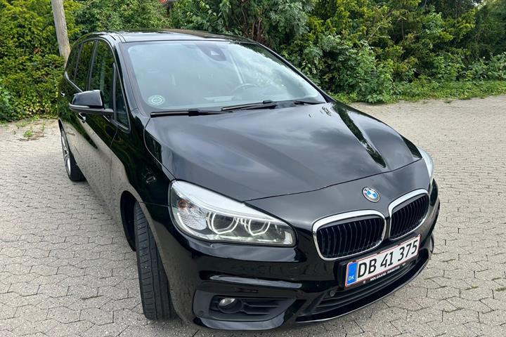 Sort BMW 218d fra 2016