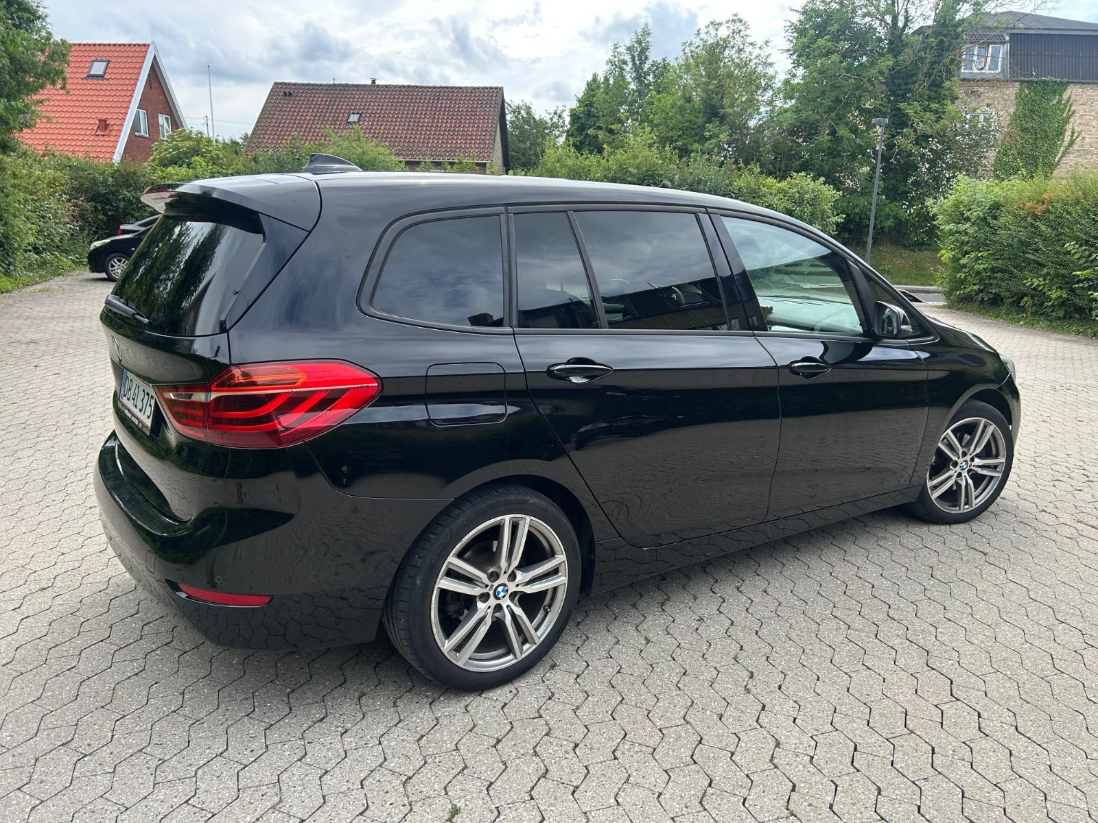 Sort BMW 218d fra 2016