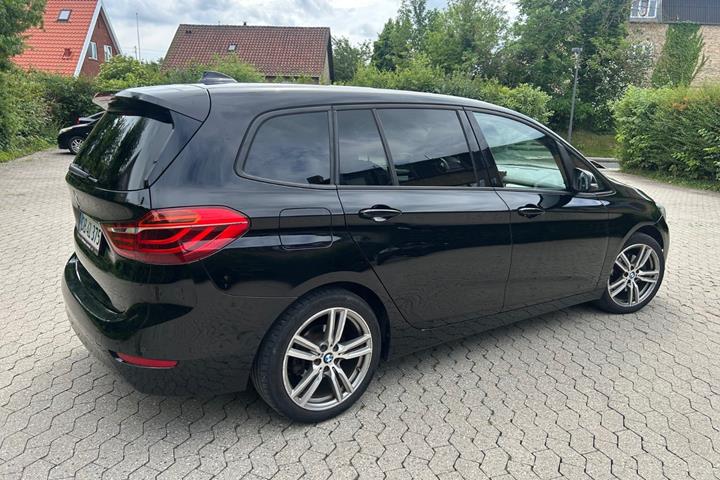 Sort BMW 218d fra 2016
