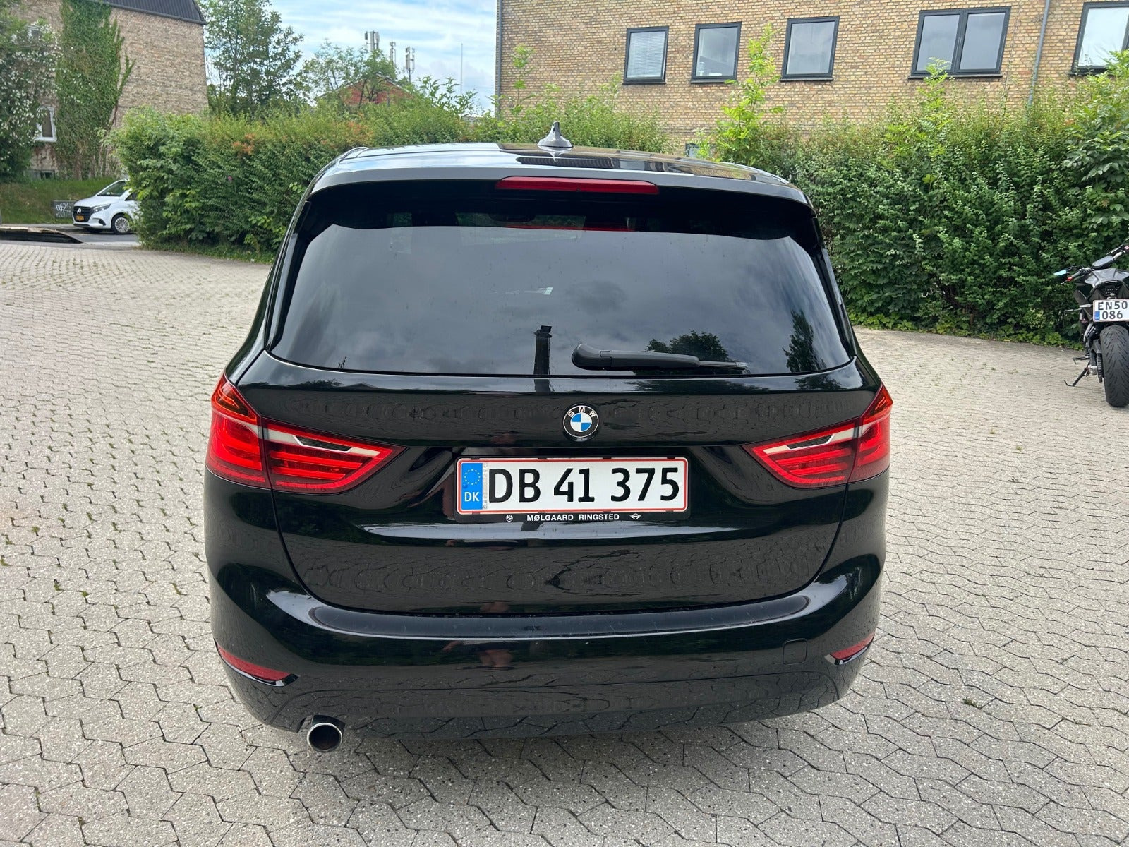 Sort BMW 218d fra 2016