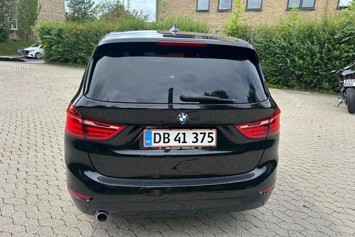 Sort BMW 218d fra 2016