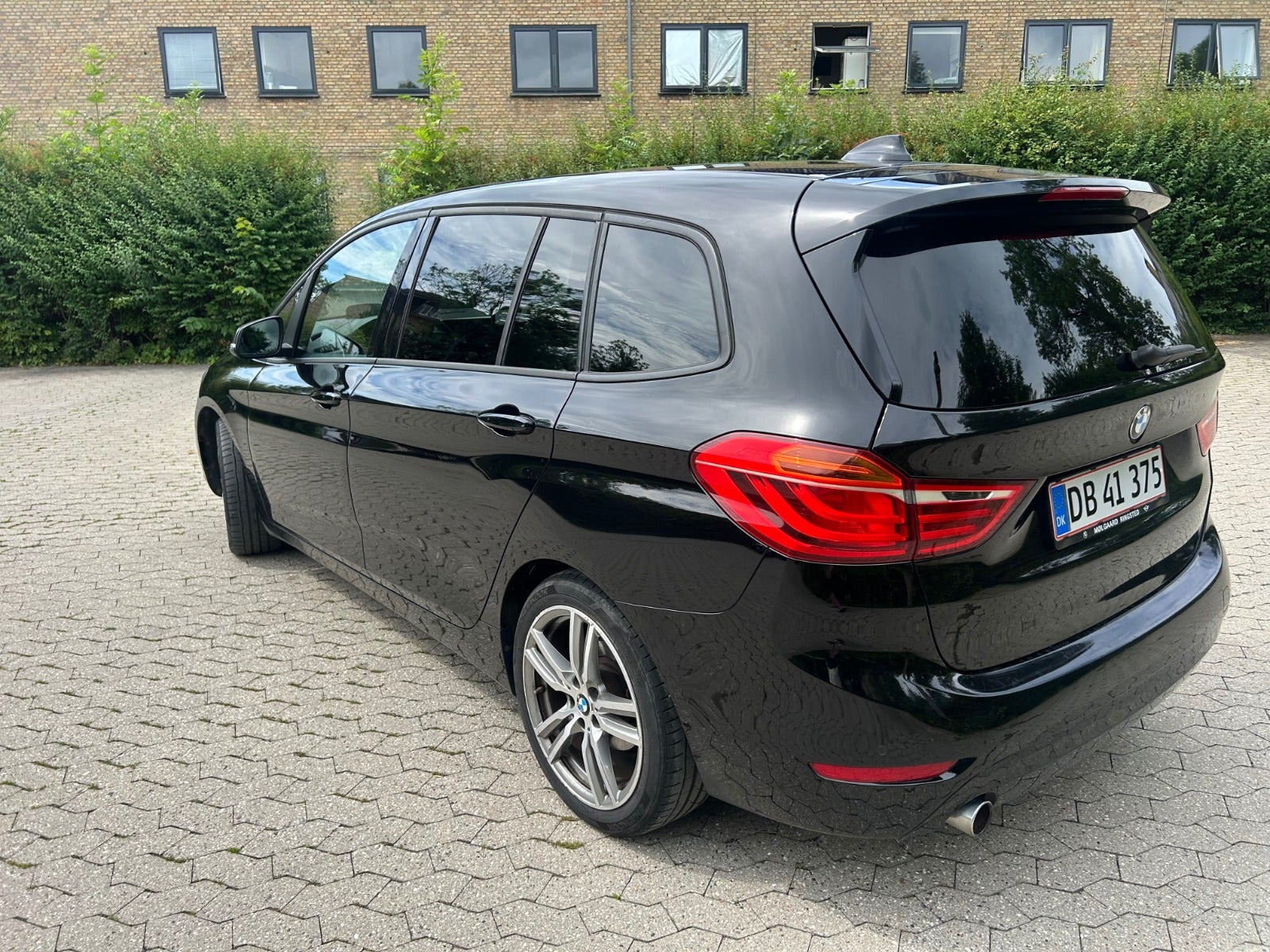 Sort BMW 218d fra 2016