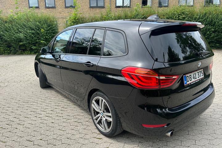 Sort BMW 218d fra 2016