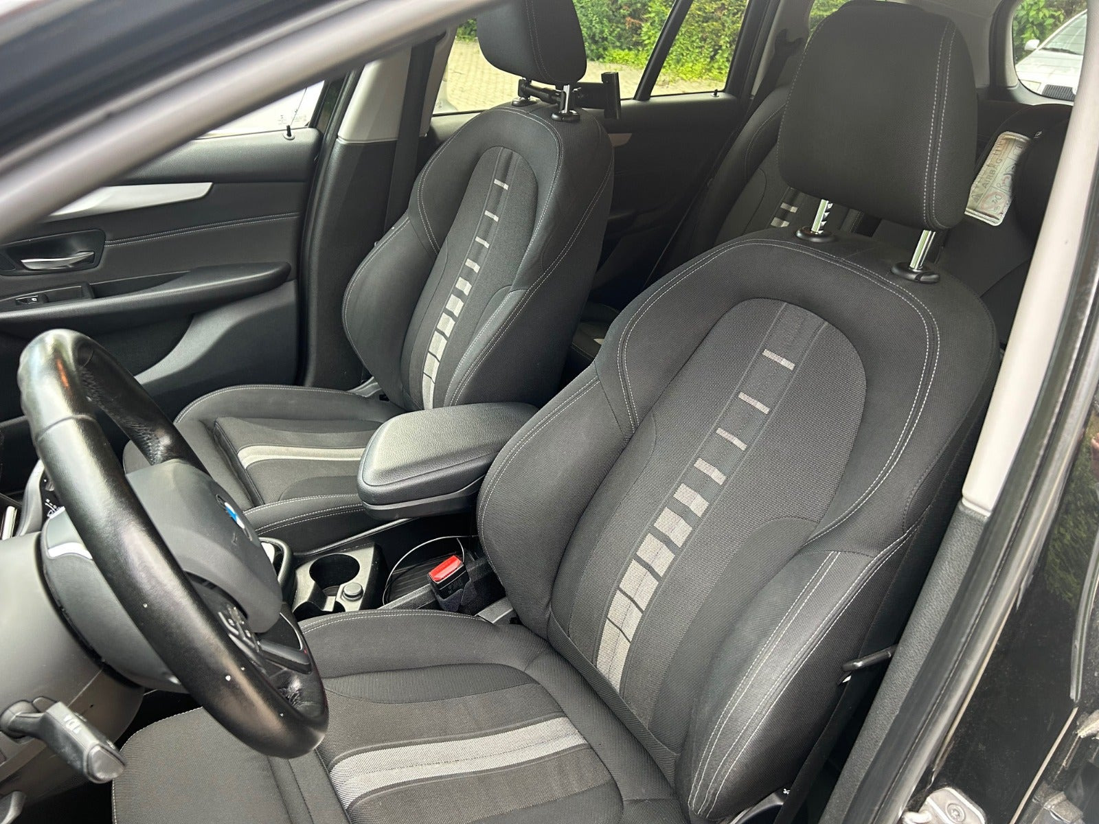 Sort BMW 218d fra 2016