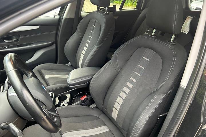 Sort BMW 218d fra 2016
