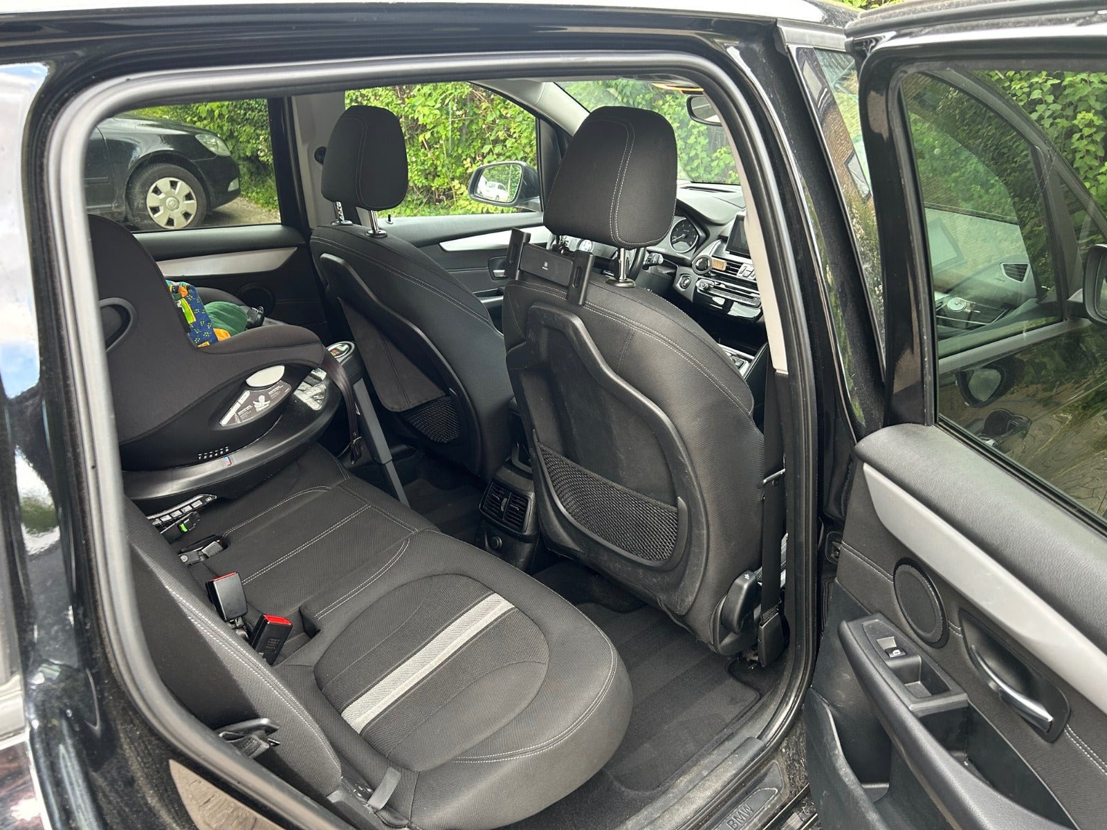 Sort BMW 218d fra 2016