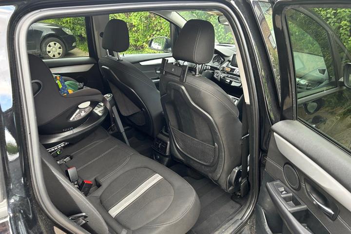 Sort BMW 218d fra 2016