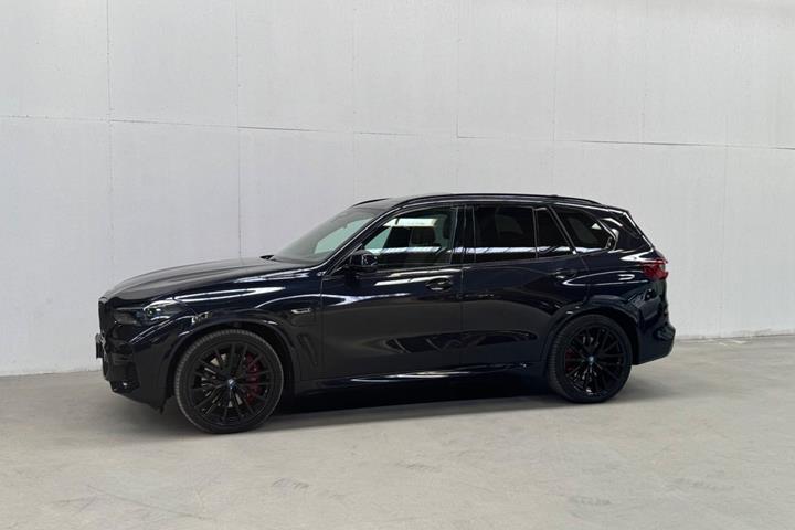 Sort BMW X5 fra 2023