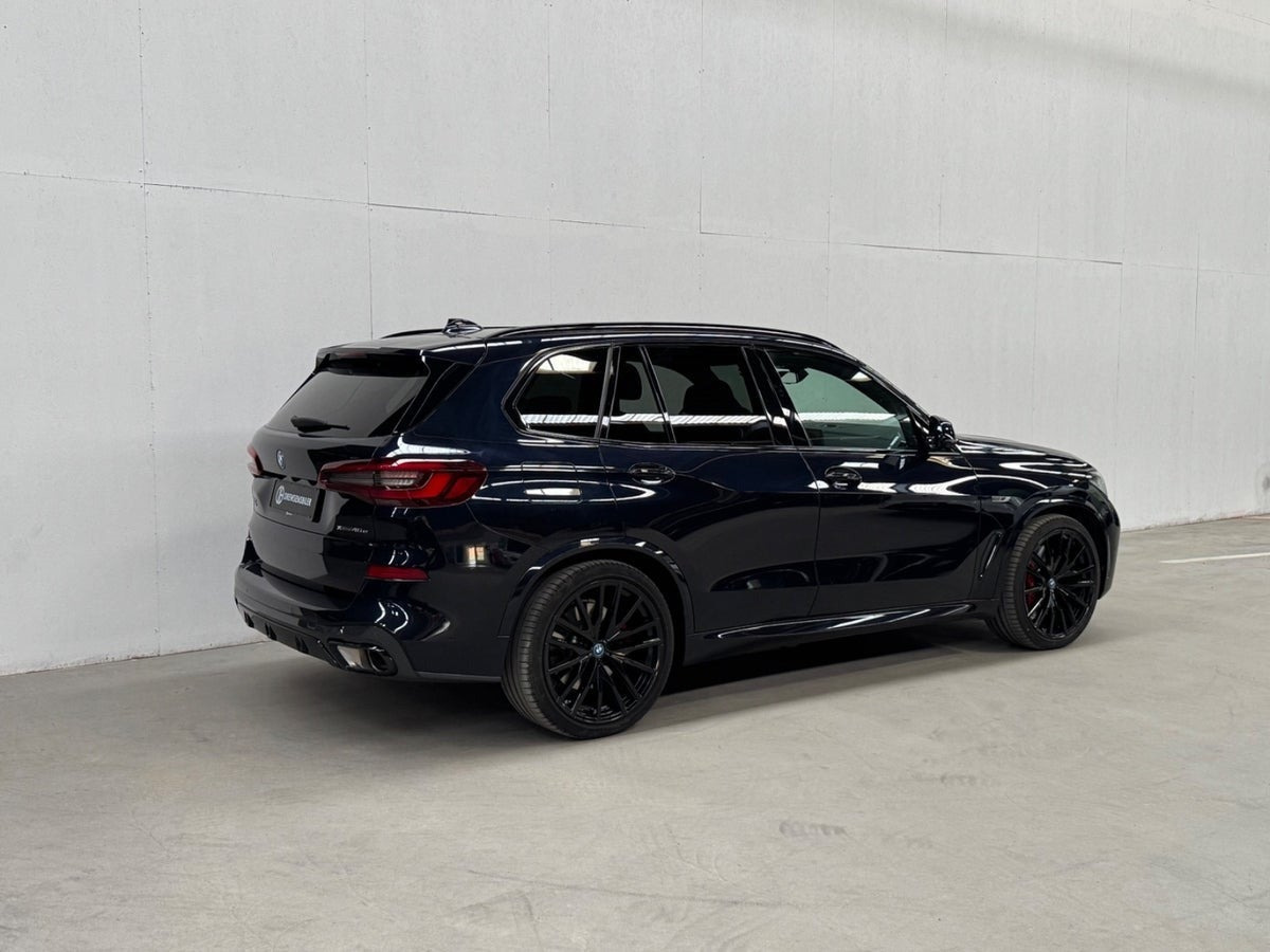 Sort BMW X5 fra 2023