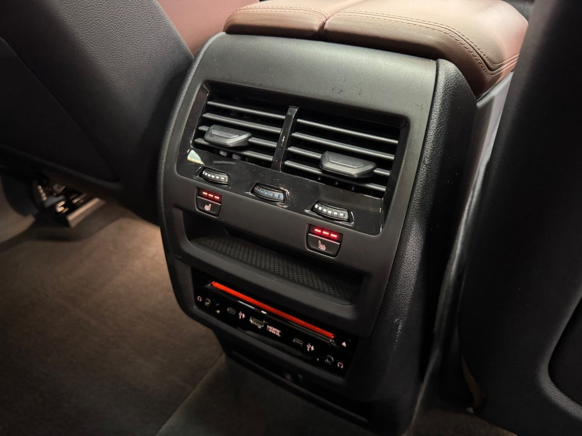 Sort BMW X5 fra 2023