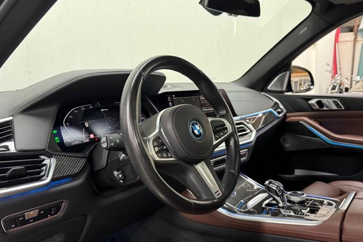 Sort BMW X5 fra 2023