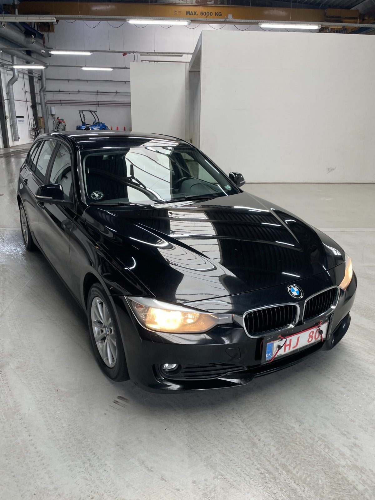 Sort BMW 318d fra 2014
