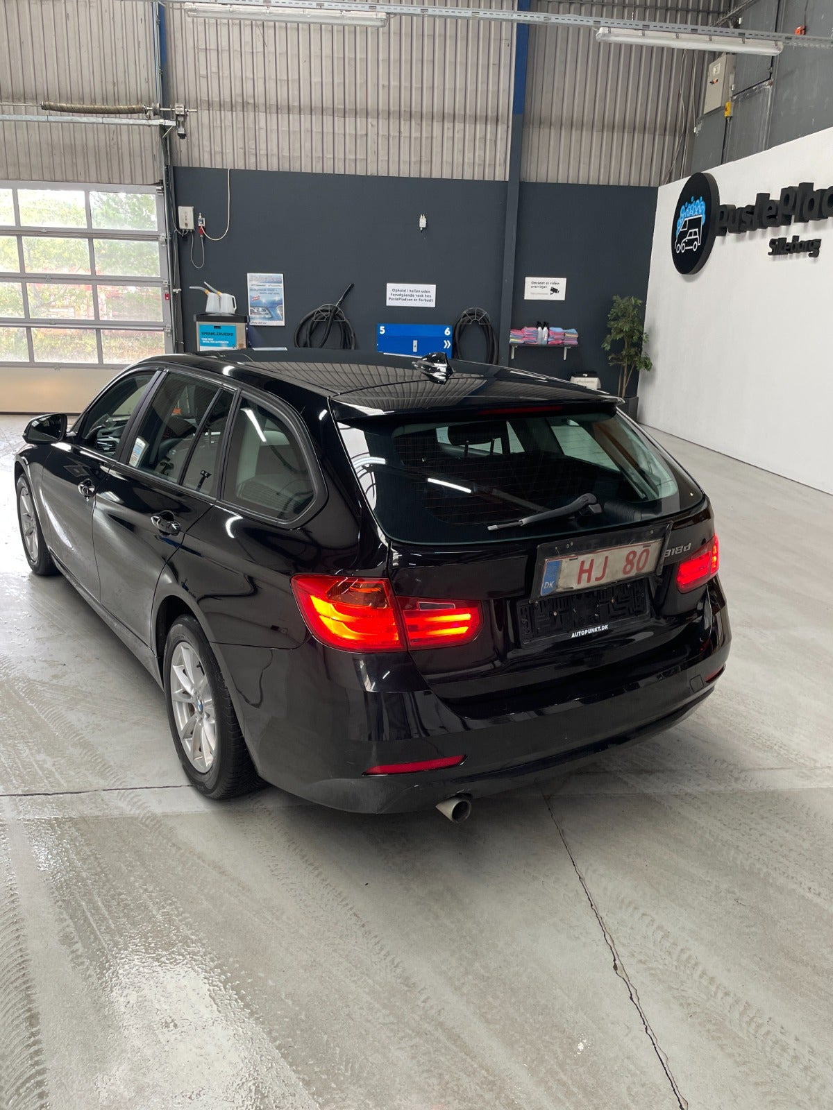 Sort BMW 318d fra 2014