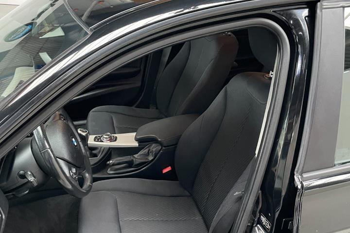 Sort BMW 318d fra 2014