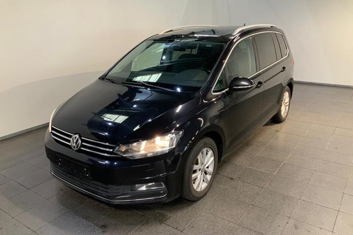 Sort VW Touran fra 2017 set udefra
