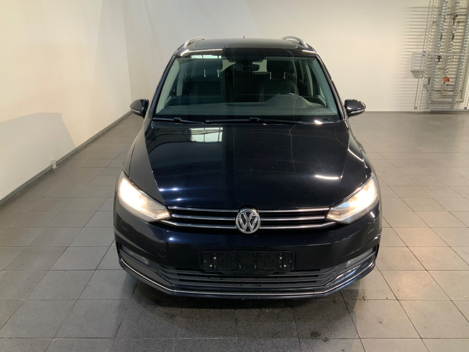 Sort VW Touran fra 2017