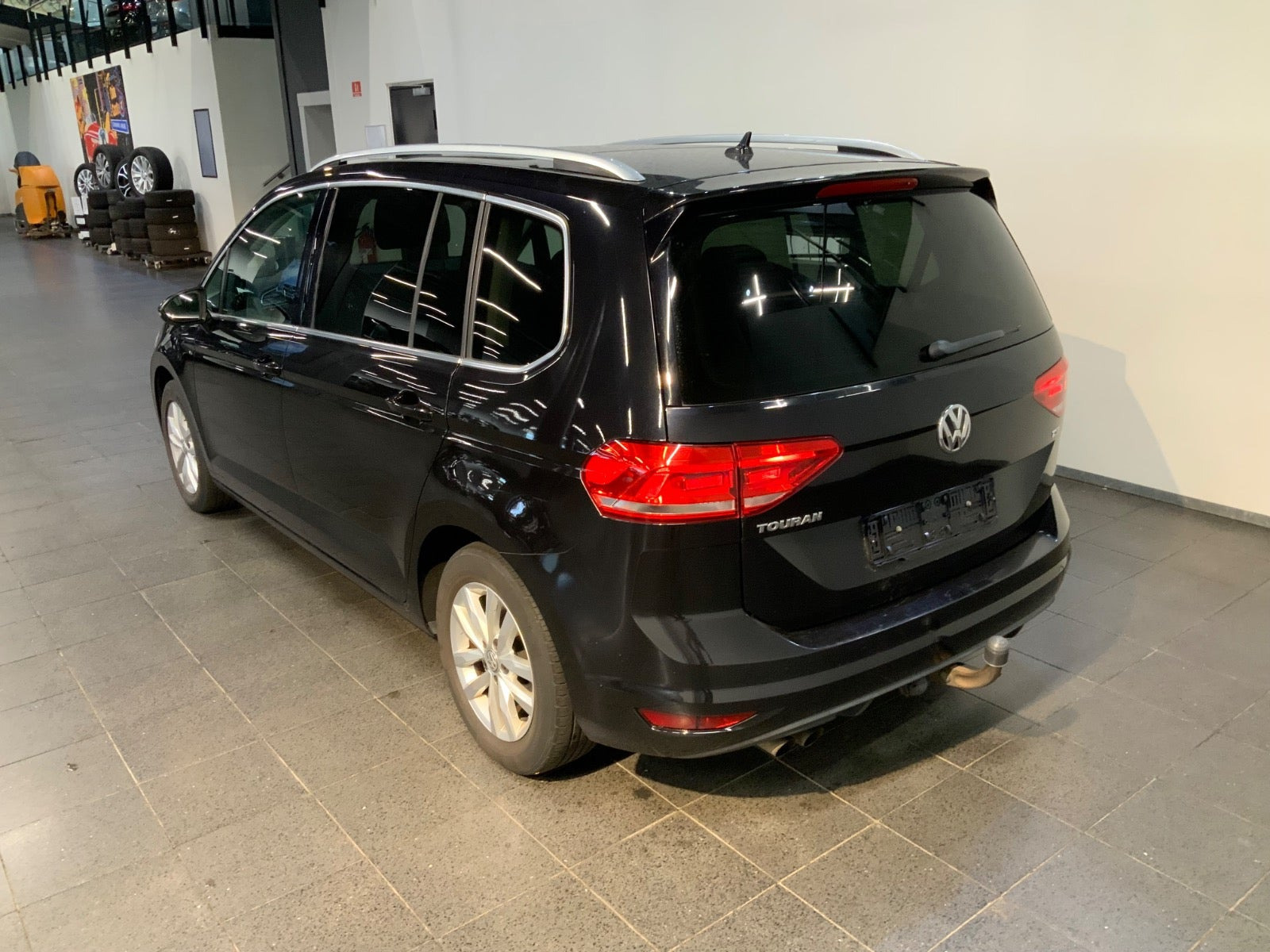 Sort VW Touran fra 2017