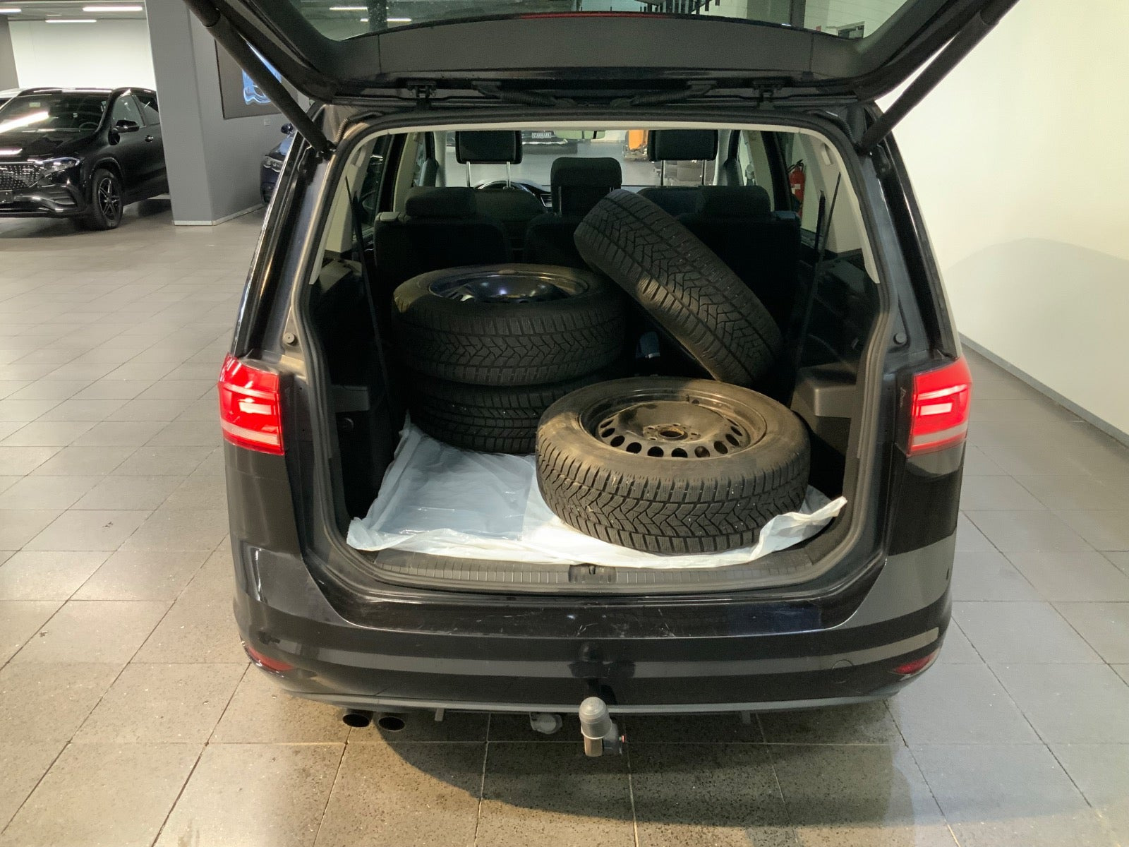 Sort VW Touran fra 2017