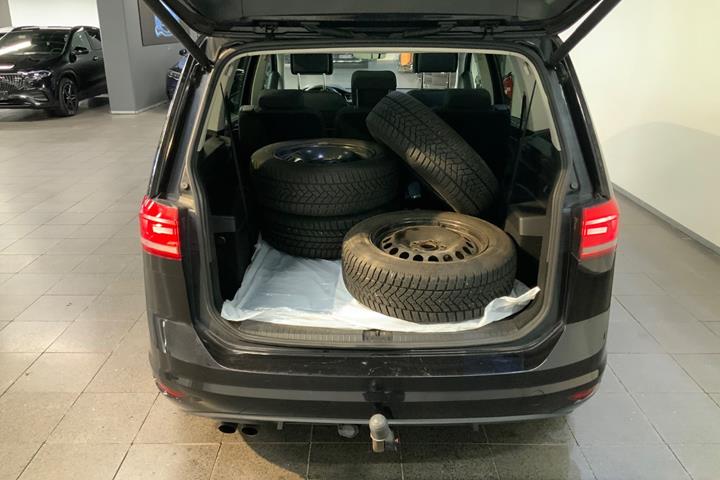 Sort VW Touran fra 2017