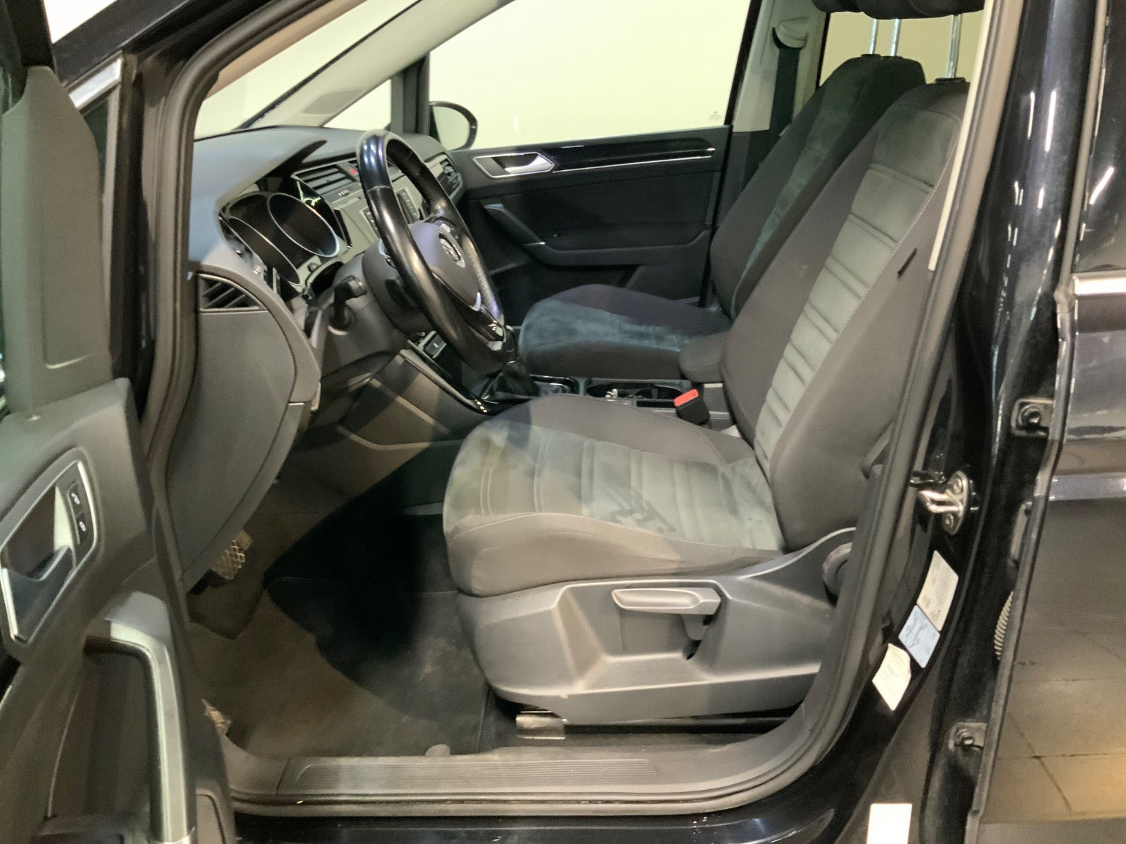 Sort VW Touran fra 2017