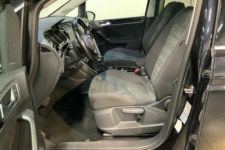 Sort VW Touran fra 2017