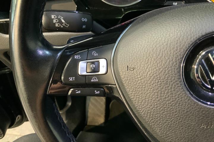 Sort VW Touran fra 2017