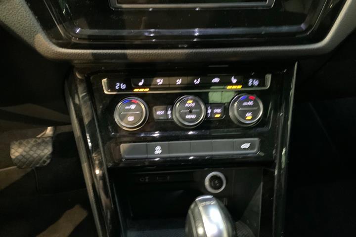 Sort VW Touran fra 2017