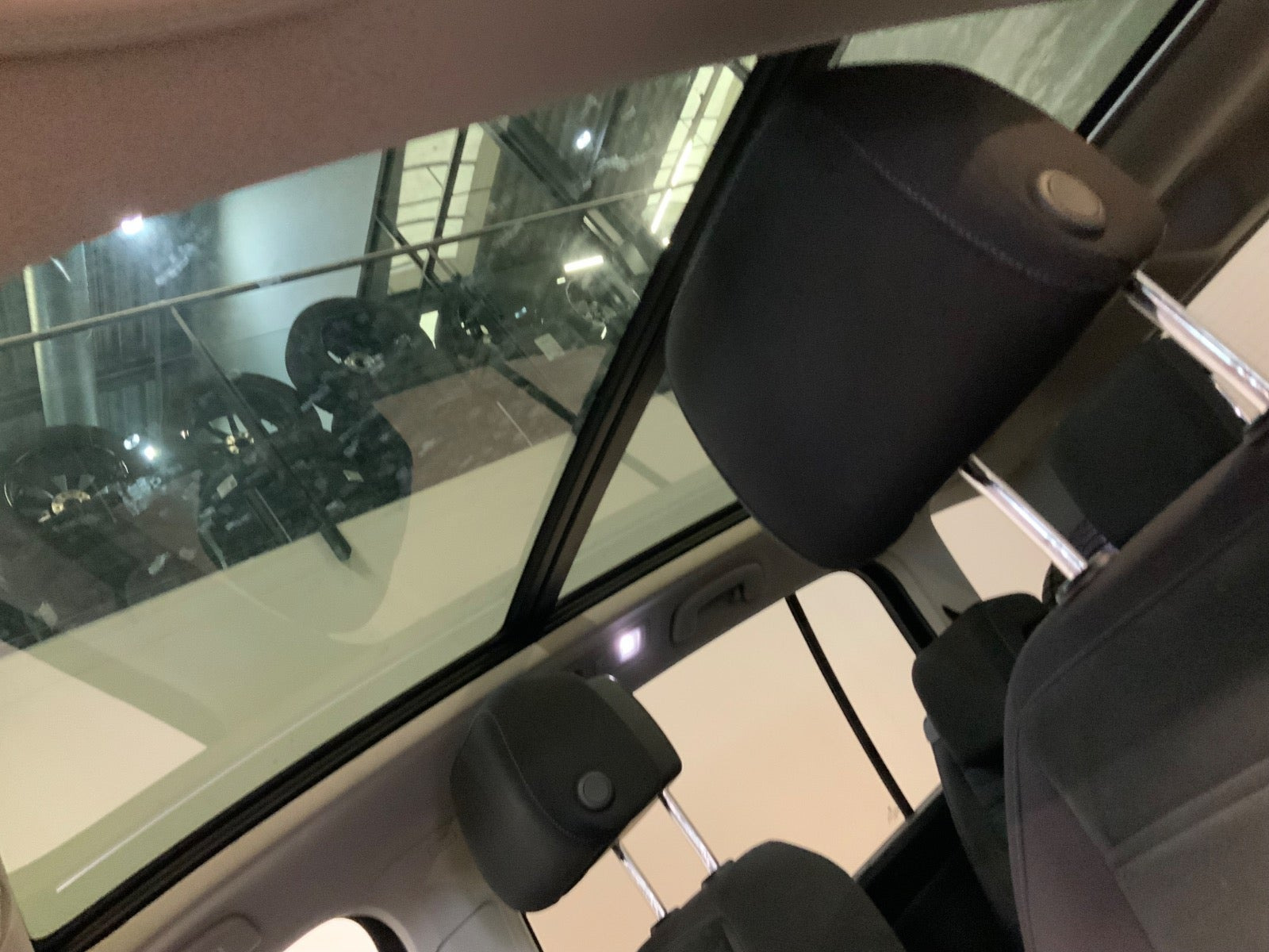Sort VW Touran fra 2017