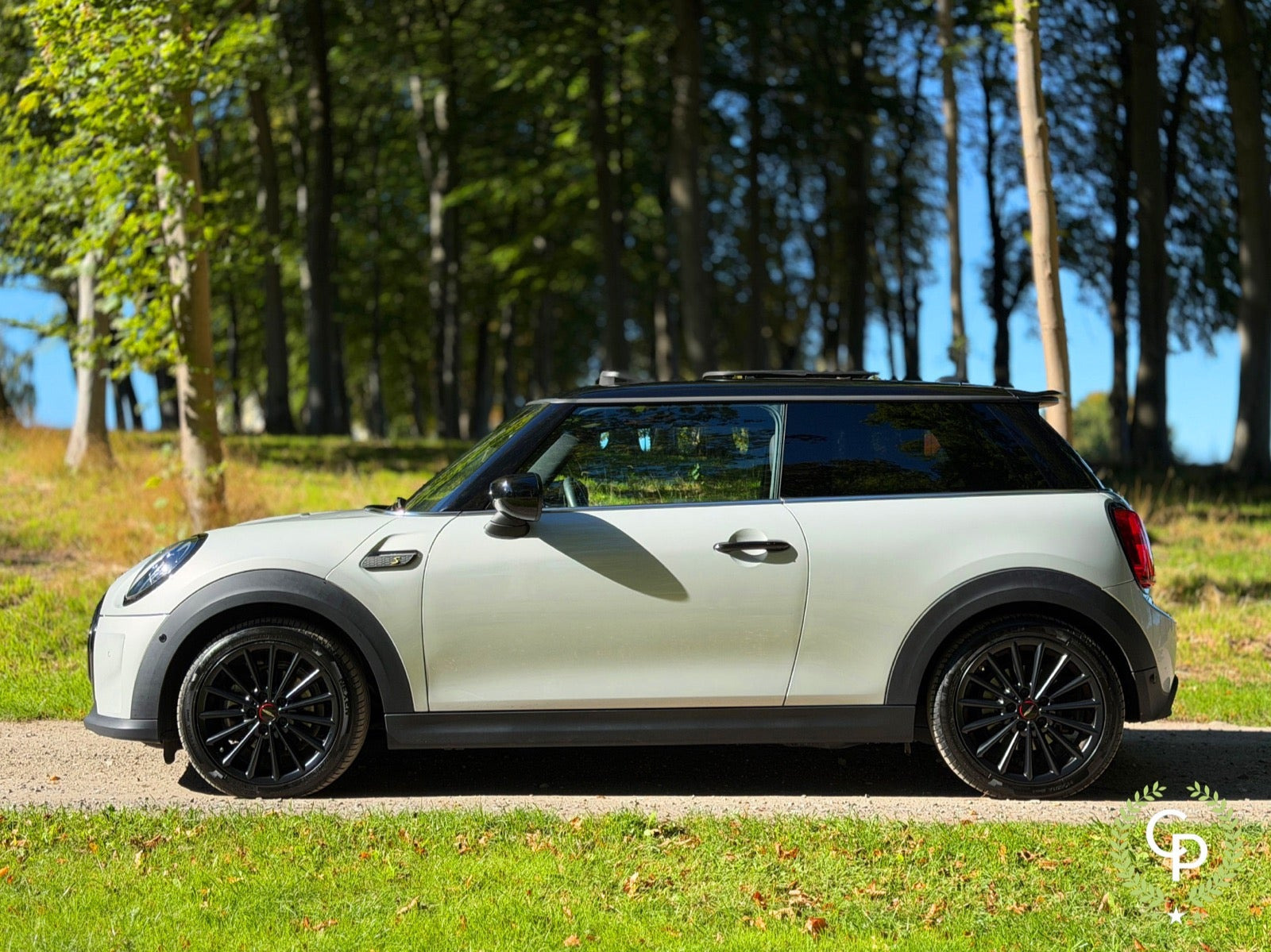 Hvid Mini Cooper SE fra 2021
