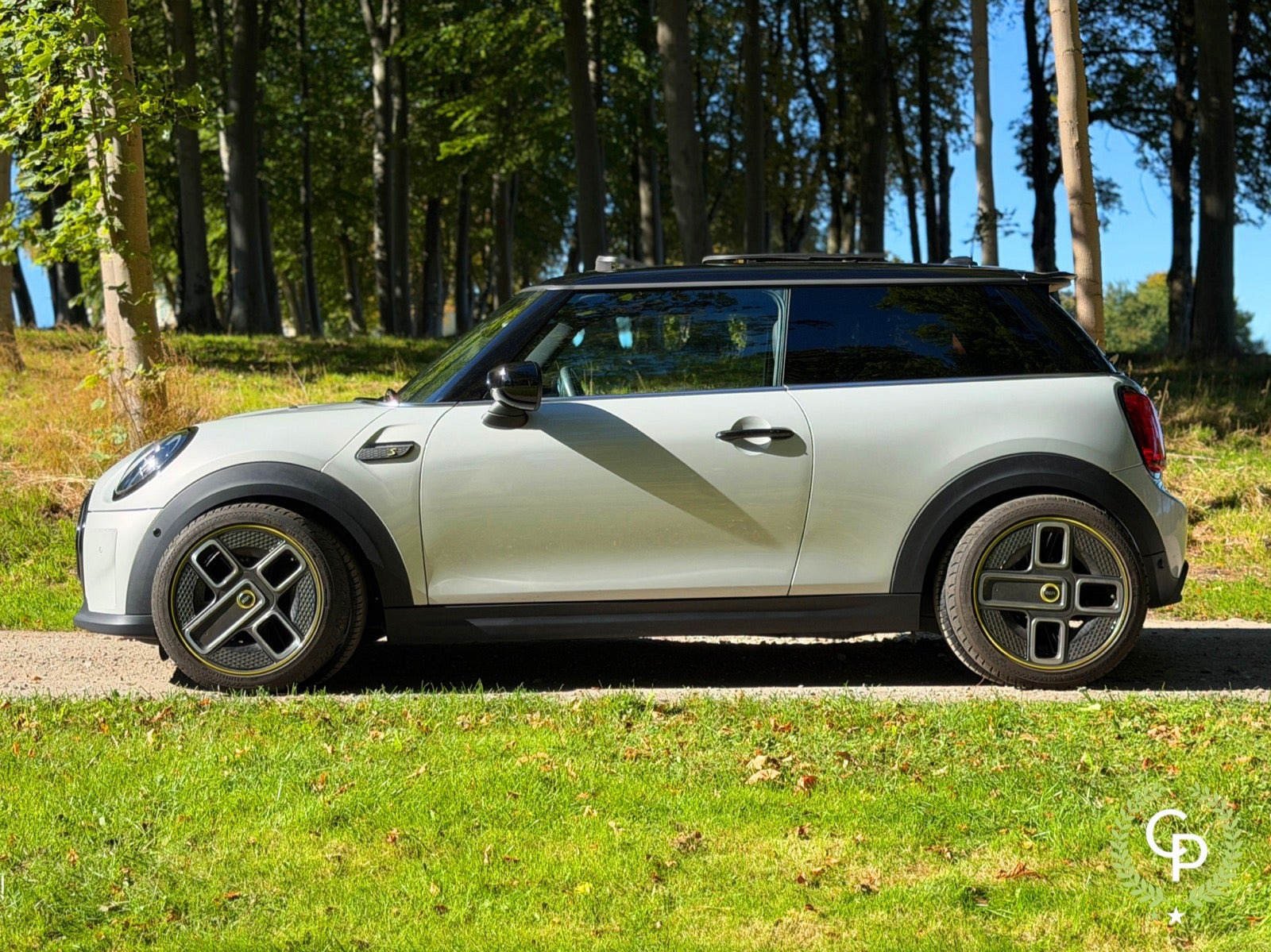 Hvid Mini Cooper SE fra 2021