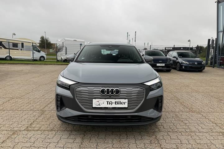 Grå Audi Q4 e-tron fra 2022