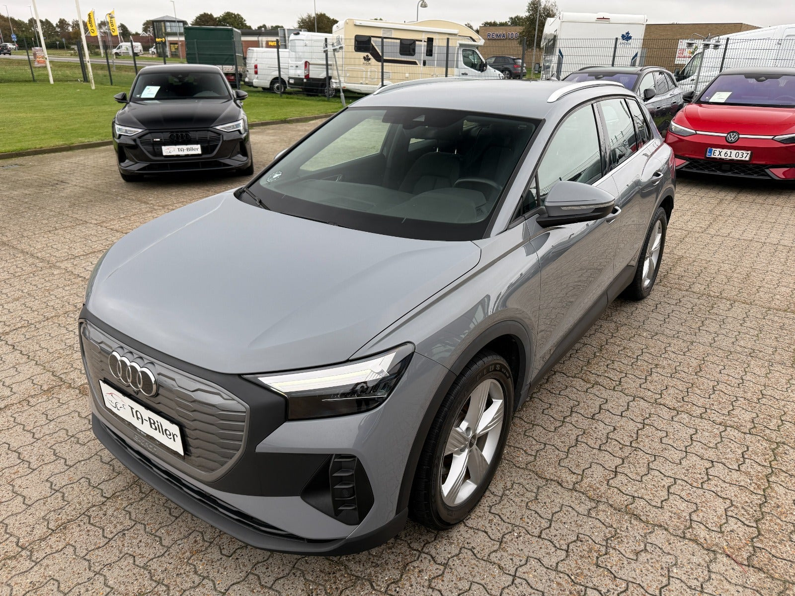 Grå Audi Q4 e-tron fra 2022